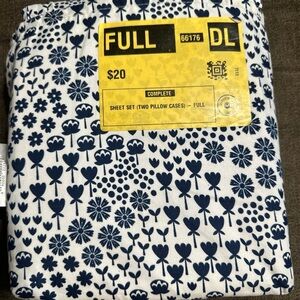 Pillowfort Floral Printed White & Blue Sheet Set - FULL